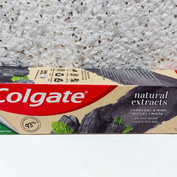 Зубна відбілююча паста "Colgate" Natural Extracts Вугілля-М'ята, 75 мл